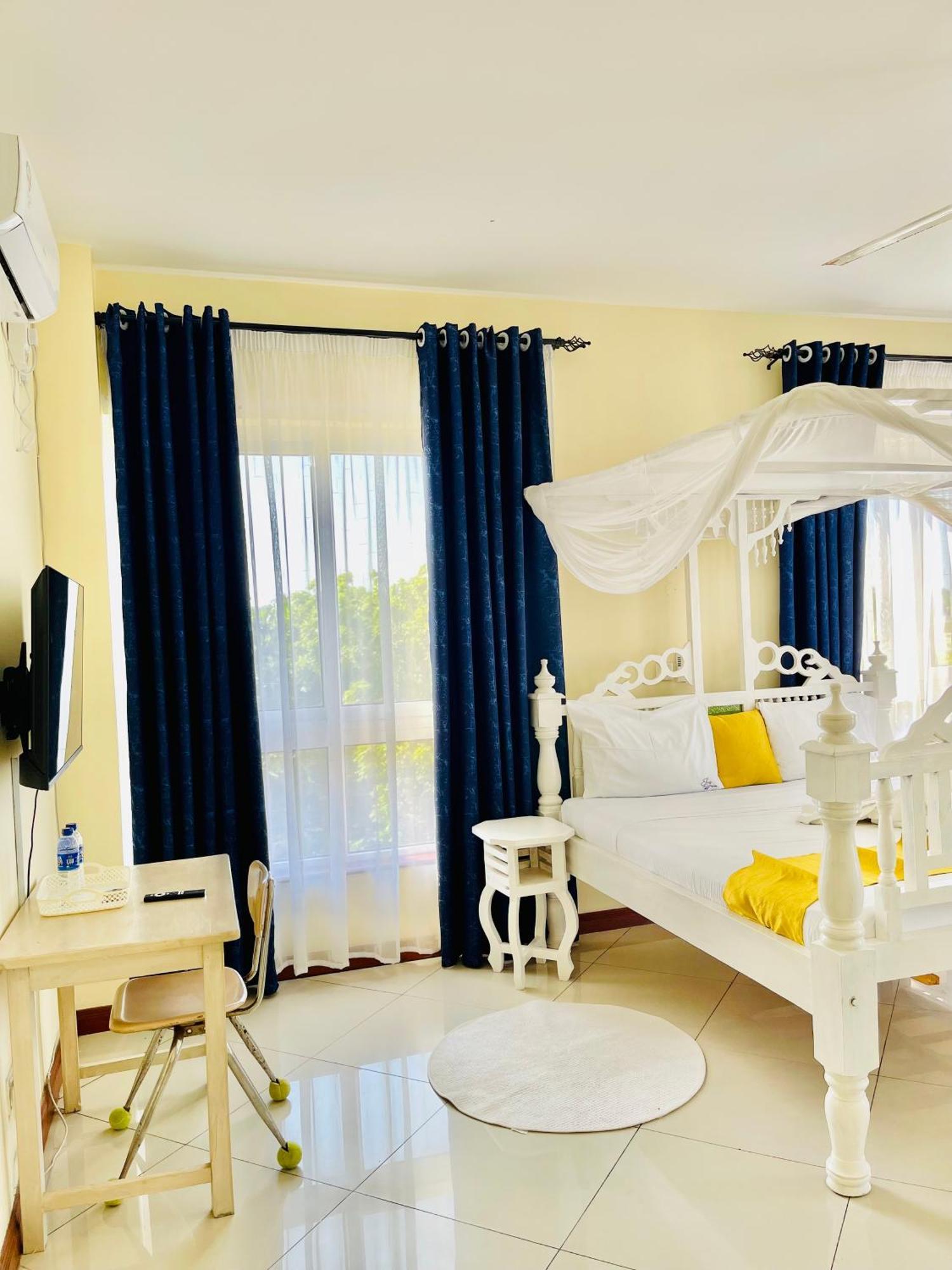 Bed and Breakfast Elna'S Nyali - Work & Unwind - Pool, Sea Views, Ac & Fast Wi-Fi Mombasa Zewnętrze zdjęcie