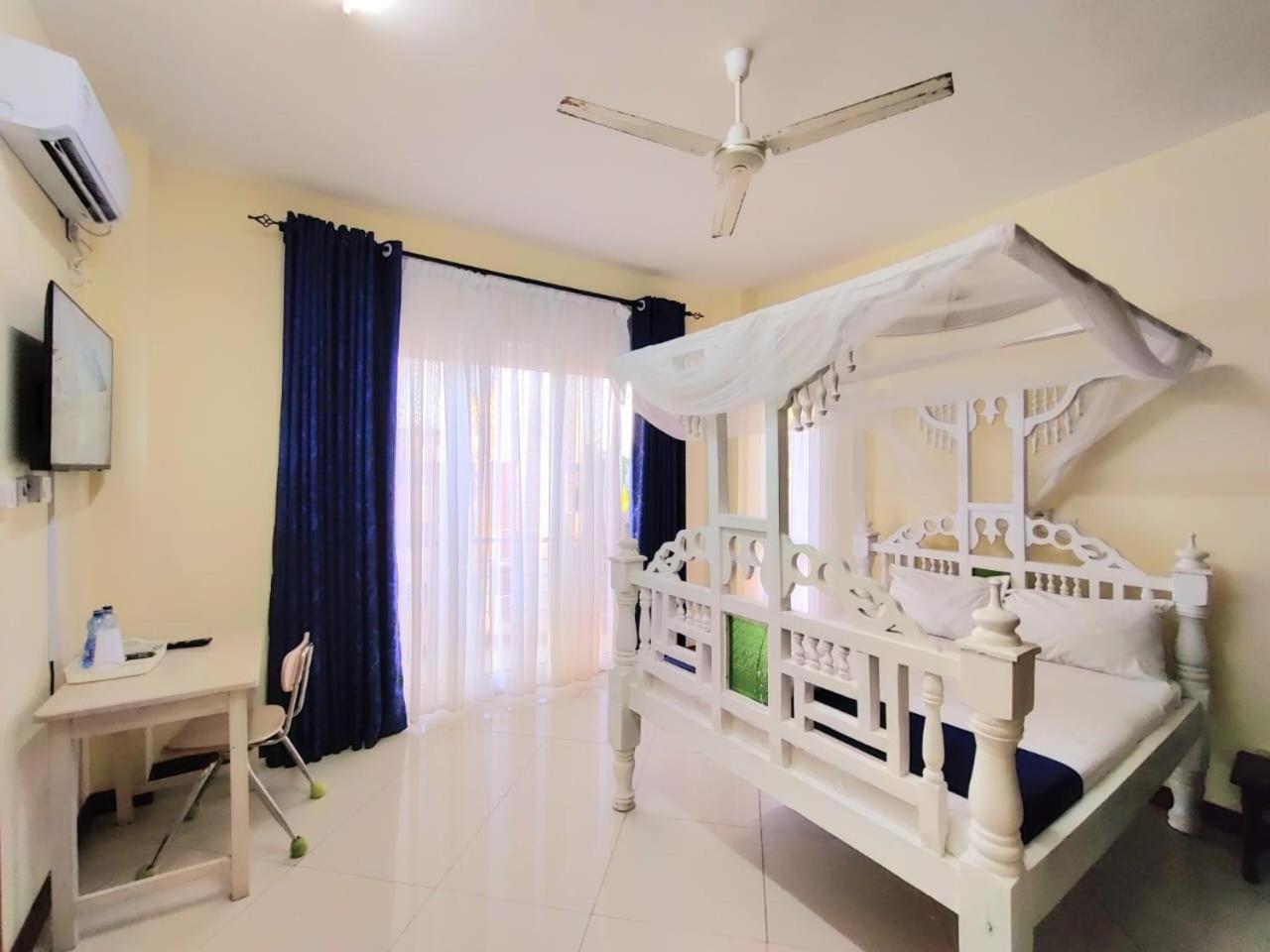 Bed and Breakfast Elna'S Nyali - Work & Unwind - Pool, Sea Views, Ac & Fast Wi-Fi Mombasa Zewnętrze zdjęcie